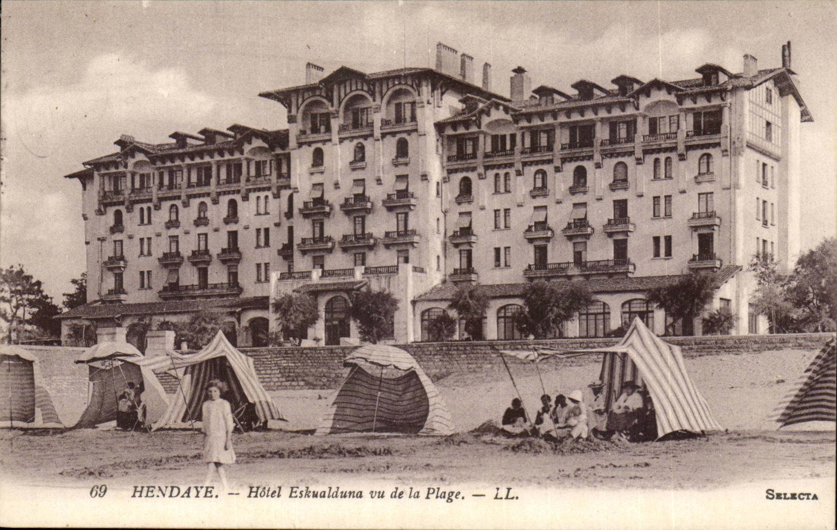 CPA Hendaye Eskualduna Hotel seen of the beach