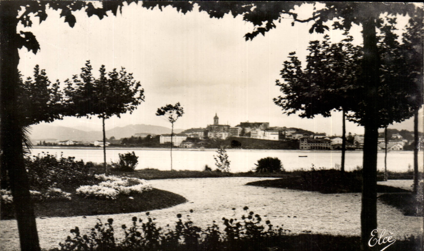 CPSM Hendaye Fontarabie seen of the gardens of Hendaye