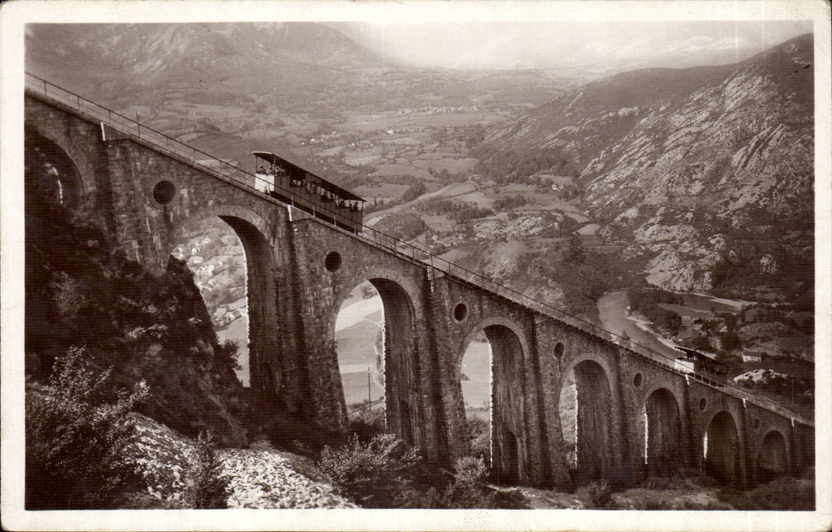 CPA Lourdes Funicular of the peak of Jer Large viaduct