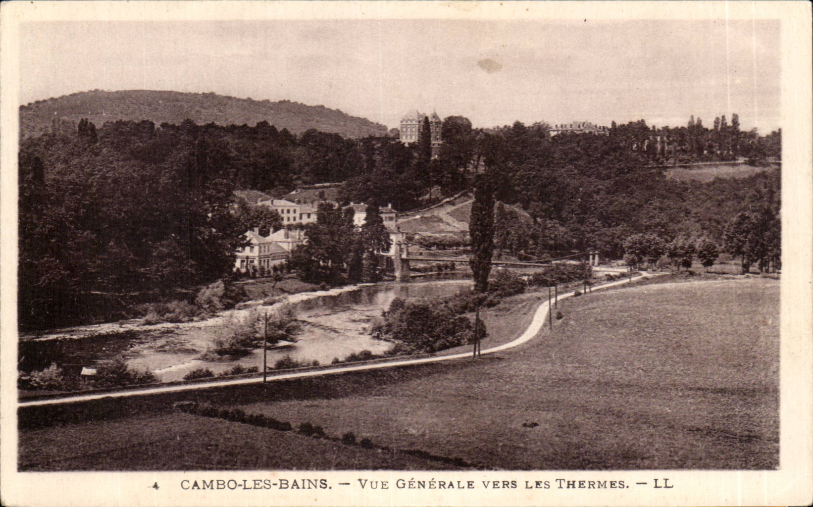CPA Cambo les Bains View towards the thermal baths