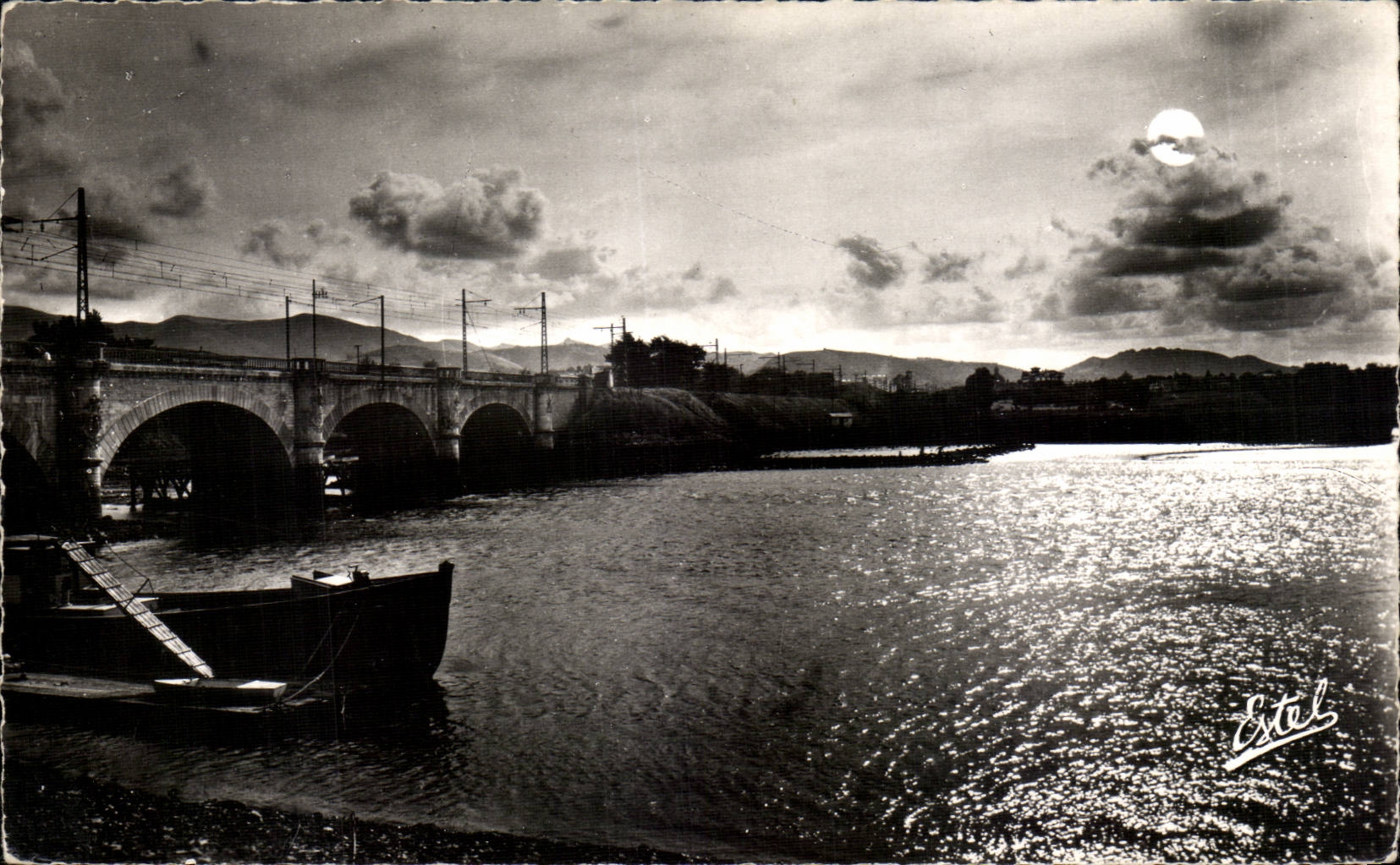 CPA Hendaye free Spanish Border Bidassoa and the international bridge with the moonlight