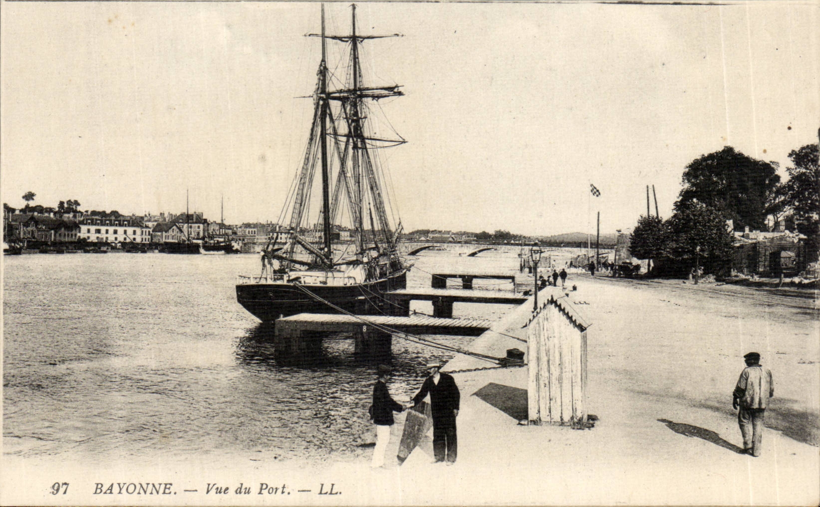 CPA Bayonne Seen of the port Boat