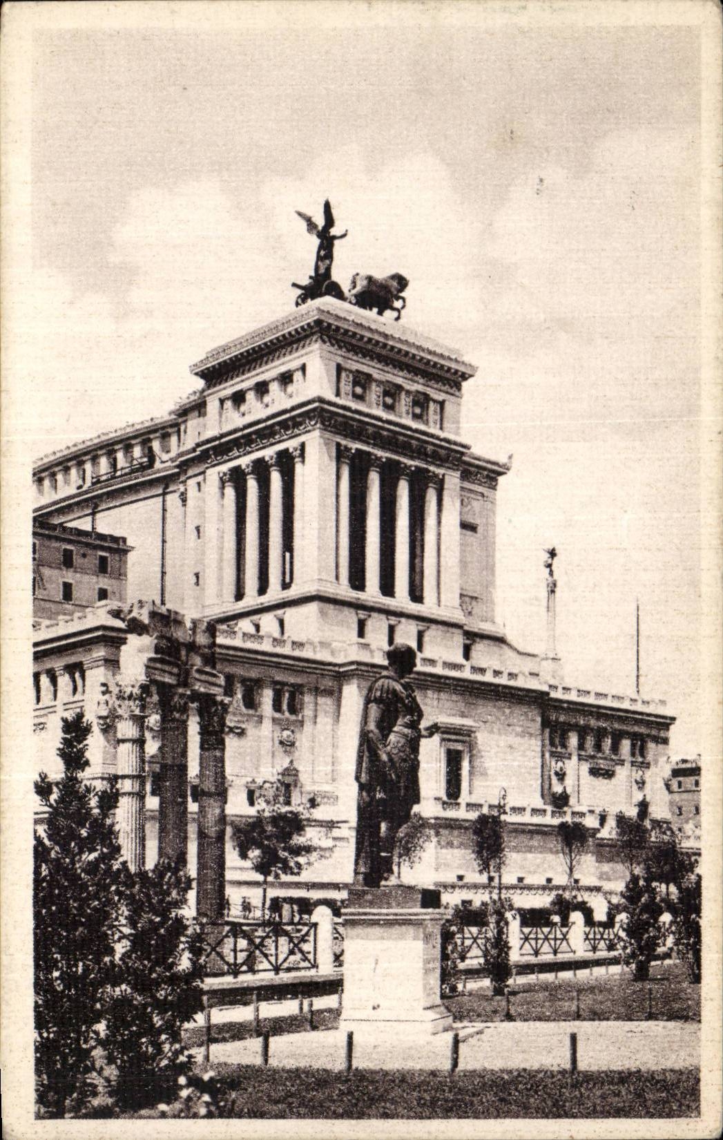 CPA Italien Italien Rom Monumento hat Vittorio Emanuel II Giulo Cesar