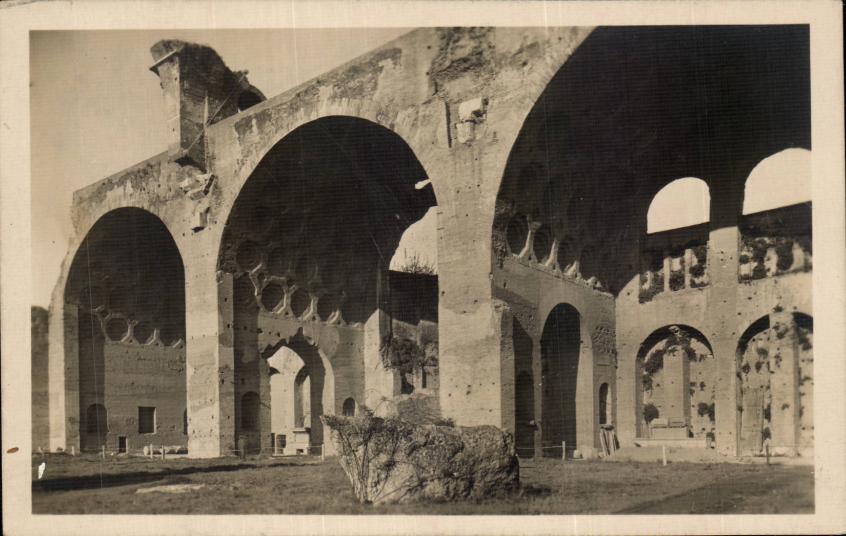 CPA Italien Italien Rom Foro Romano die Basilika di Massenzio