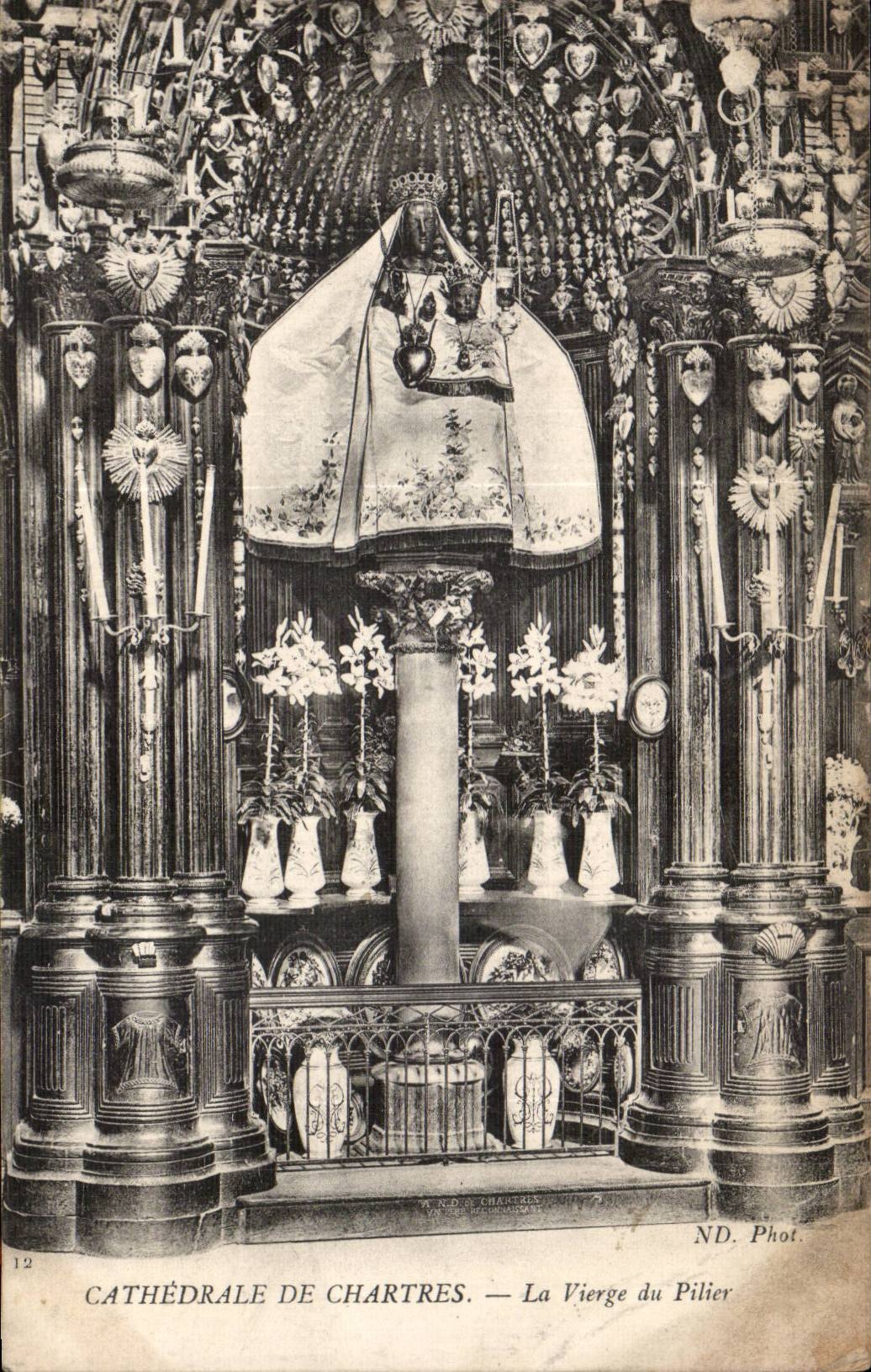 CPA Cathedral of Chartres the virgin to the pillar