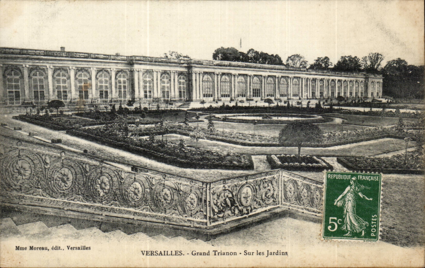 CPA Versailles Large Trianon On the gardens