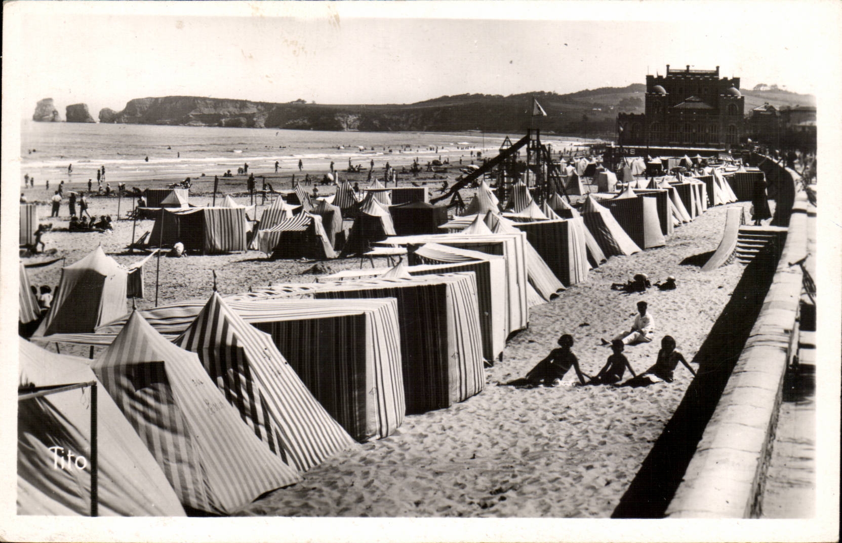 CPA Hendaye the beach cliffs 2 twins