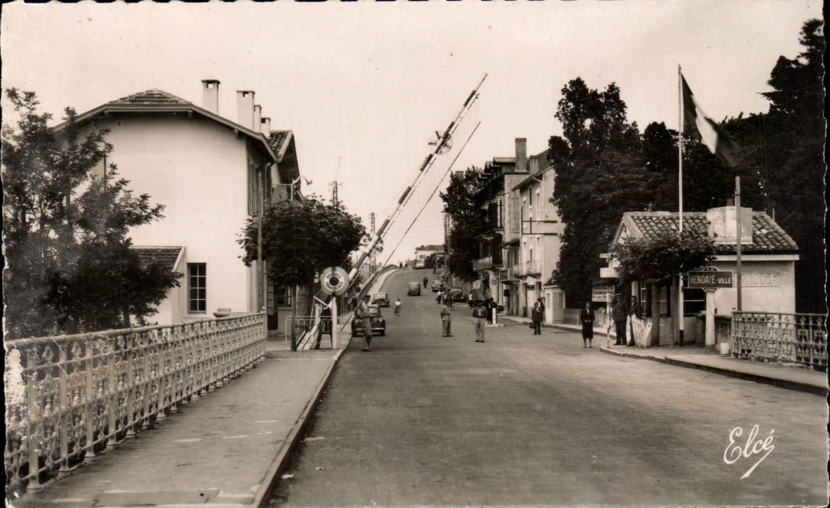 CPA Hendaye Since the international bridge sight on the French border post and Hendaye