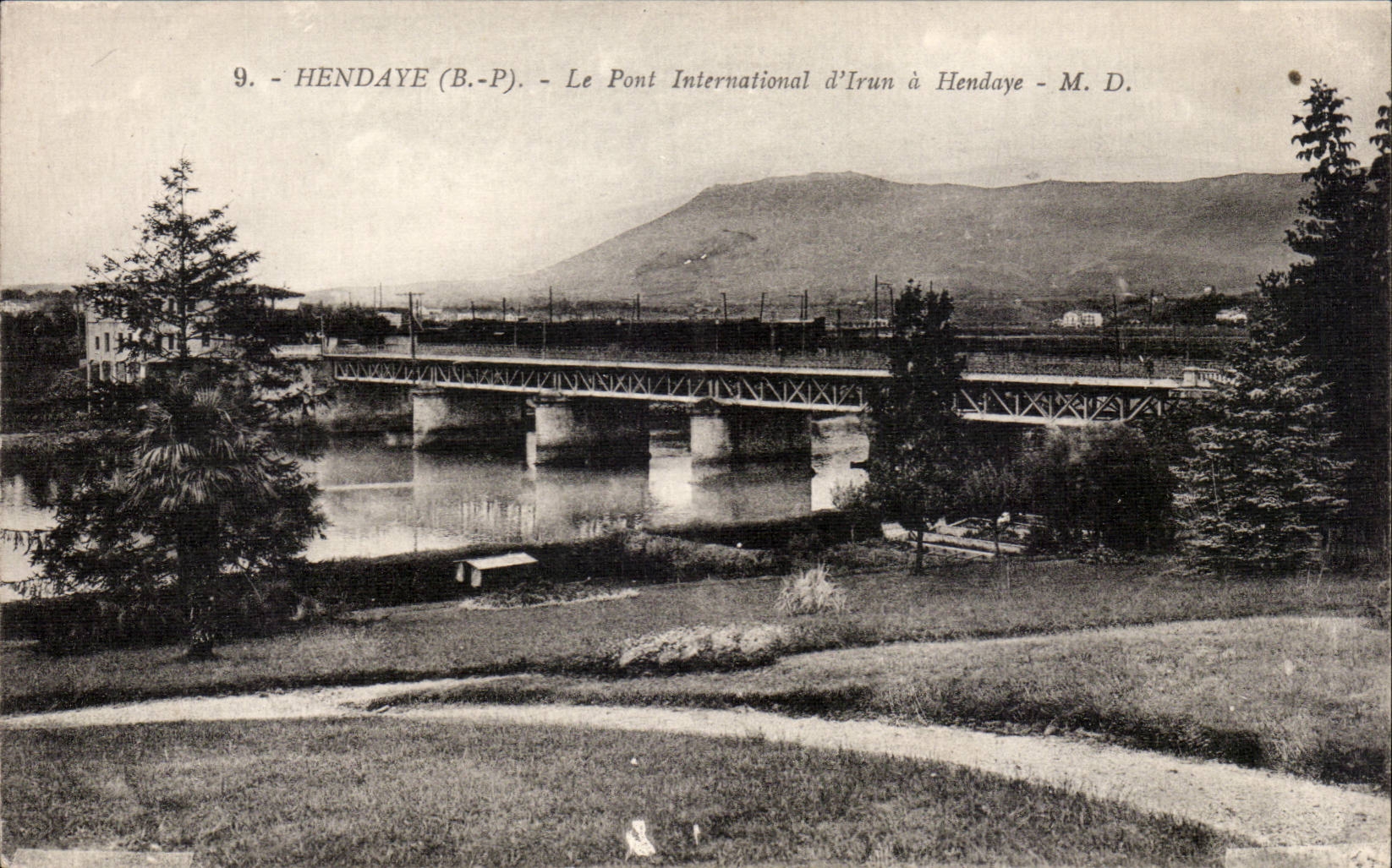 CPA Hendaye the international bridge of Irun has Hendaye