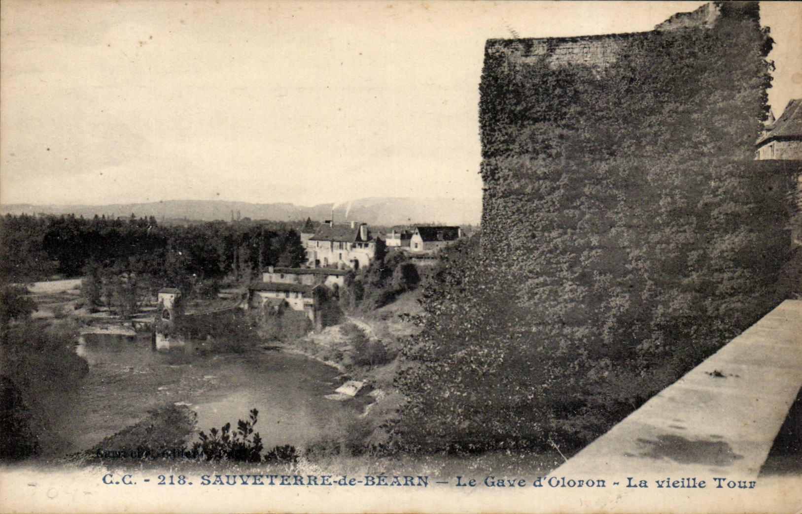 CPA Sauveterre de Bearn La Gave d'oloron la vieille tour