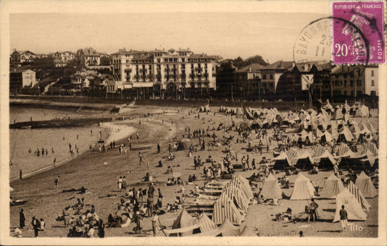 CPA St Jean de Luz Un coin de plage vers le Golf Hotel