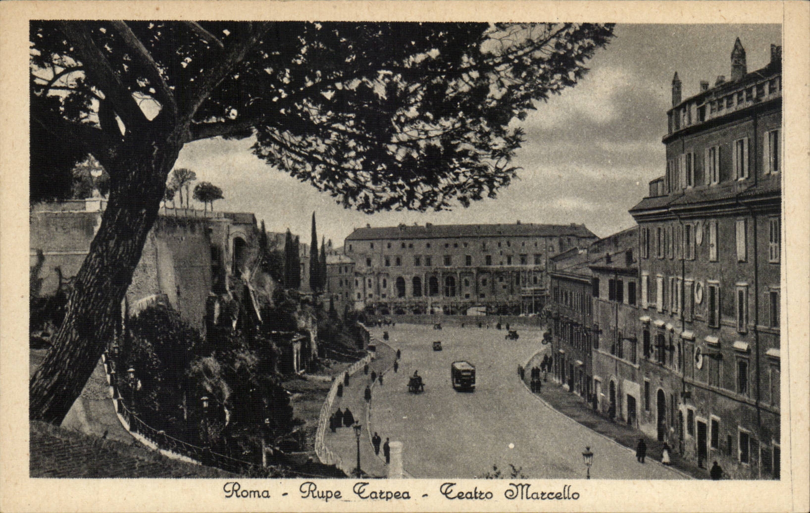 CPA Italien Italien Rom Rupe Tatpea Teatro Marcello