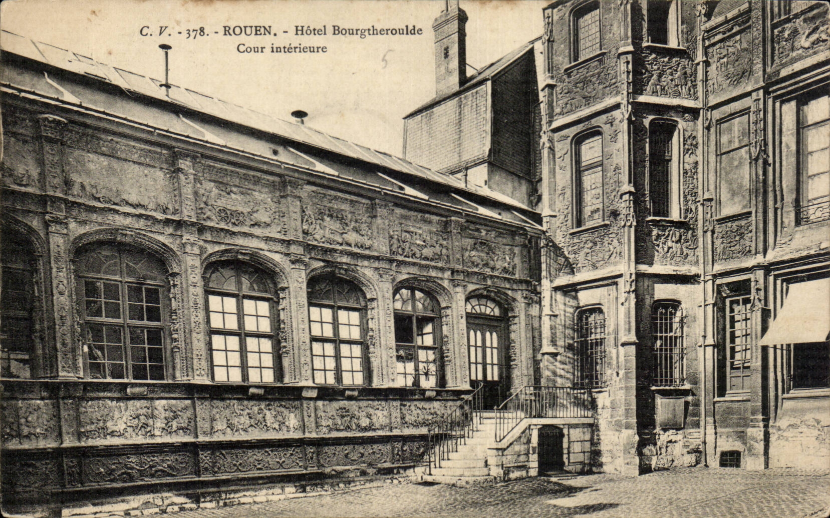 Rouen CPA Hotel Bourgtheroulde interior Court