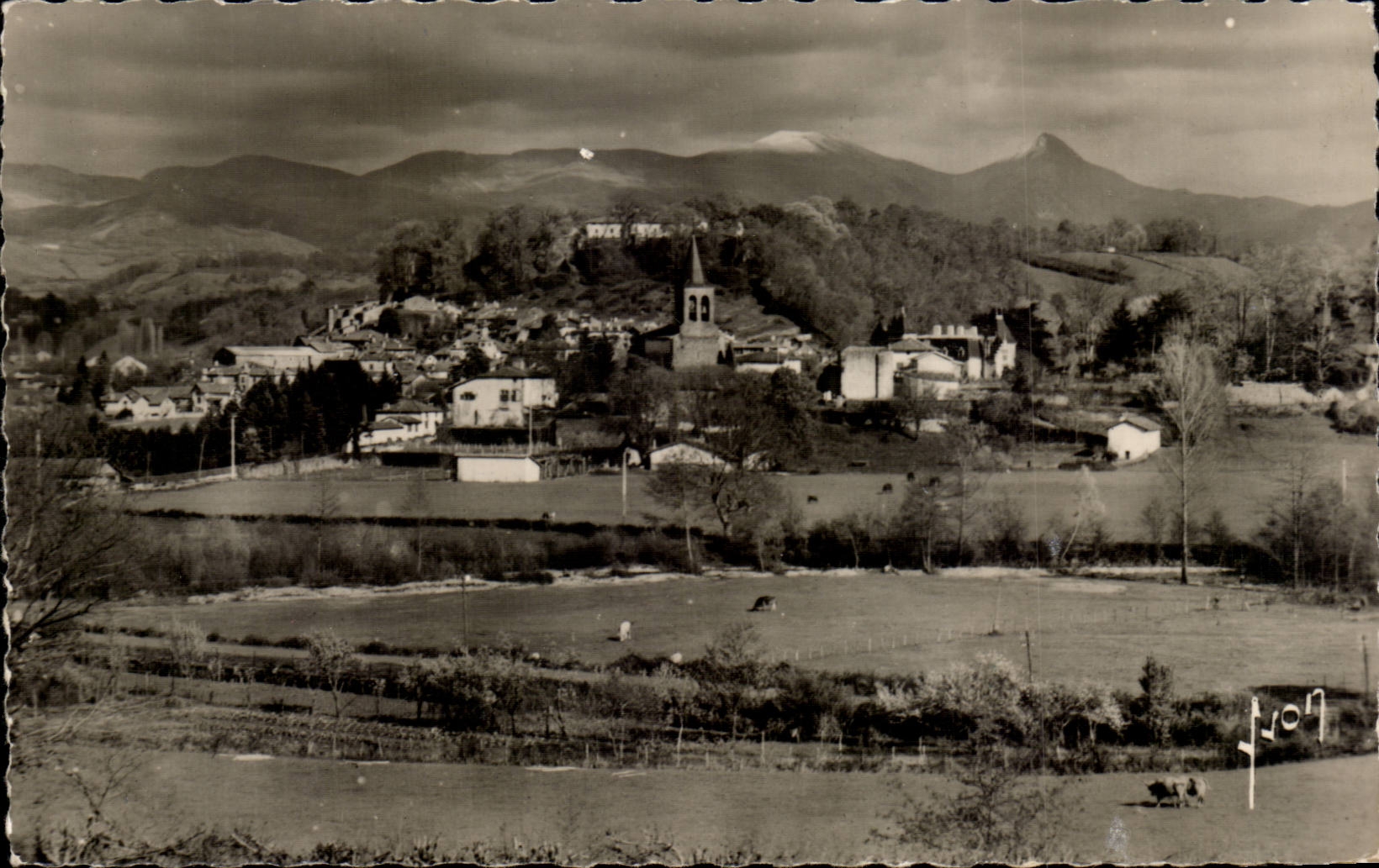 CPA Saint Jean Foot of Port View of Uhart Cize St Jean foot of port and the citadel