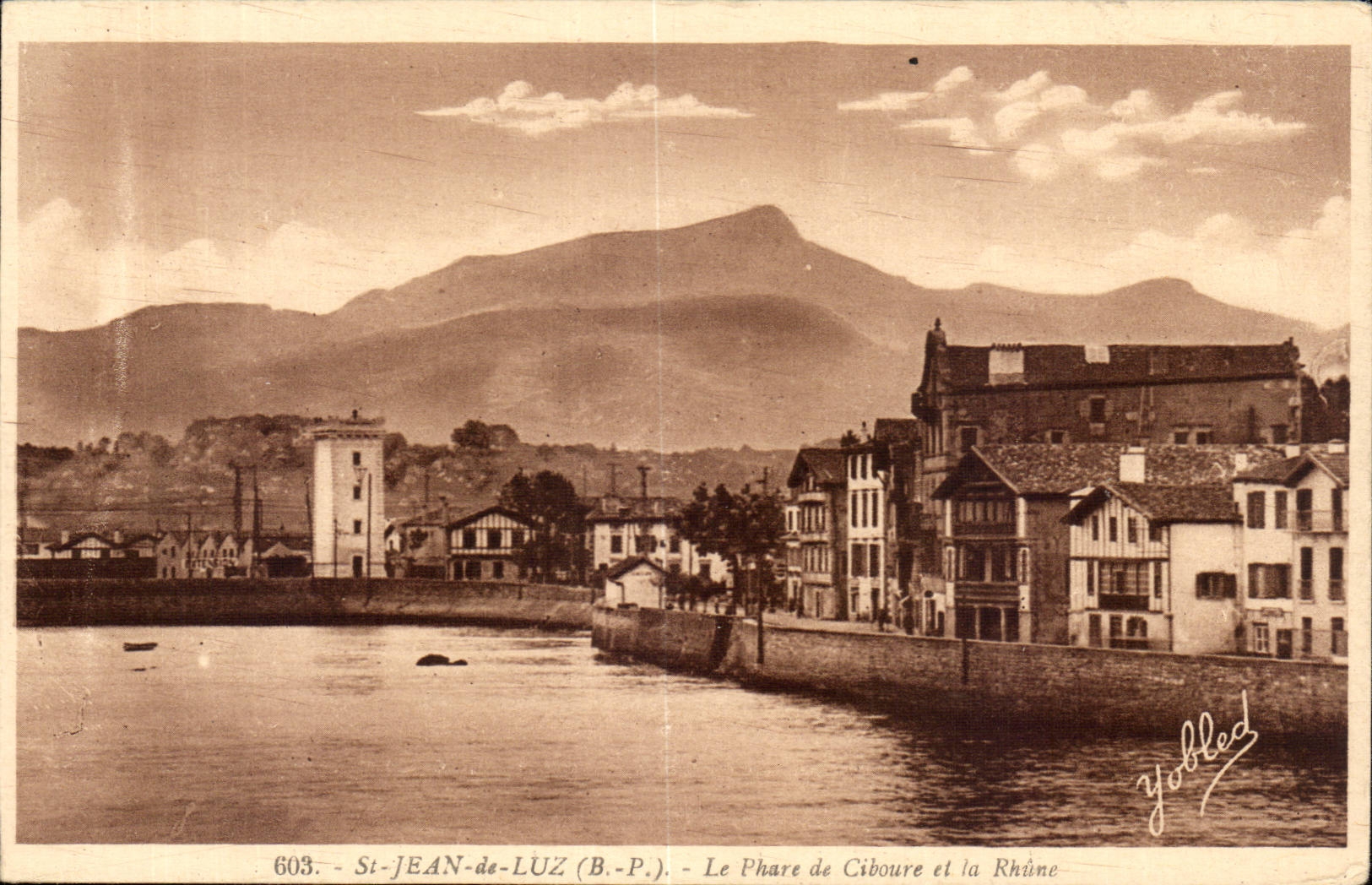 CPA St Jean de Luz Le phare de Cibourre et le rhune