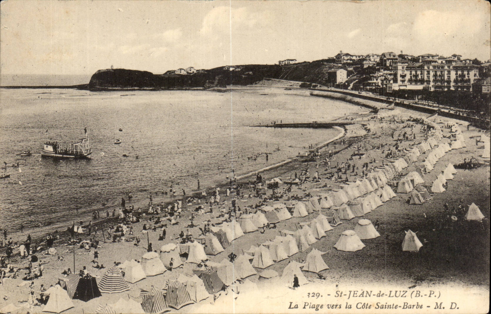 CPA St Jean de Luz La plage vers la cote Sainte Barbe