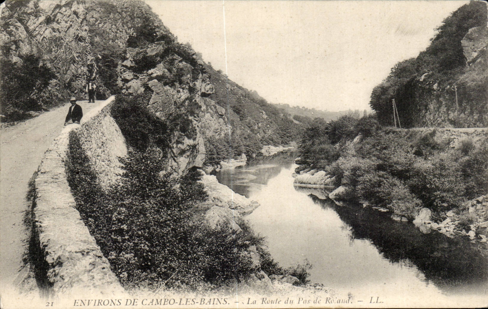 CPA Surroundings of Cambo les Bains the road of the step of Roland