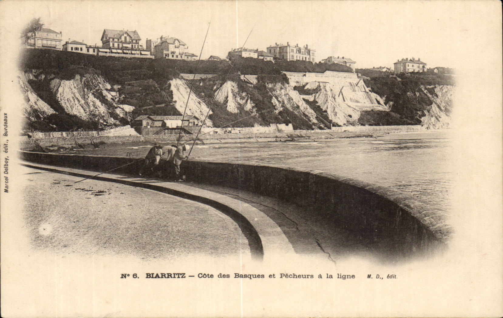 CPA Biarritz Cote des Basques et pecheurs a la ligne