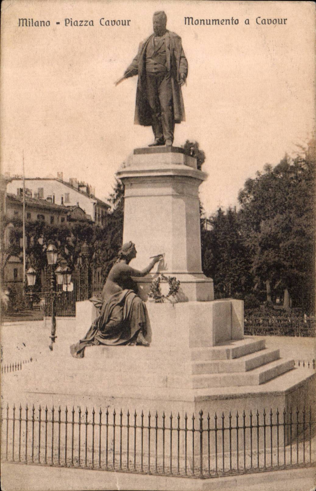 CPA Italy Italia Milano Piazza Cavour Monumento has Cavour