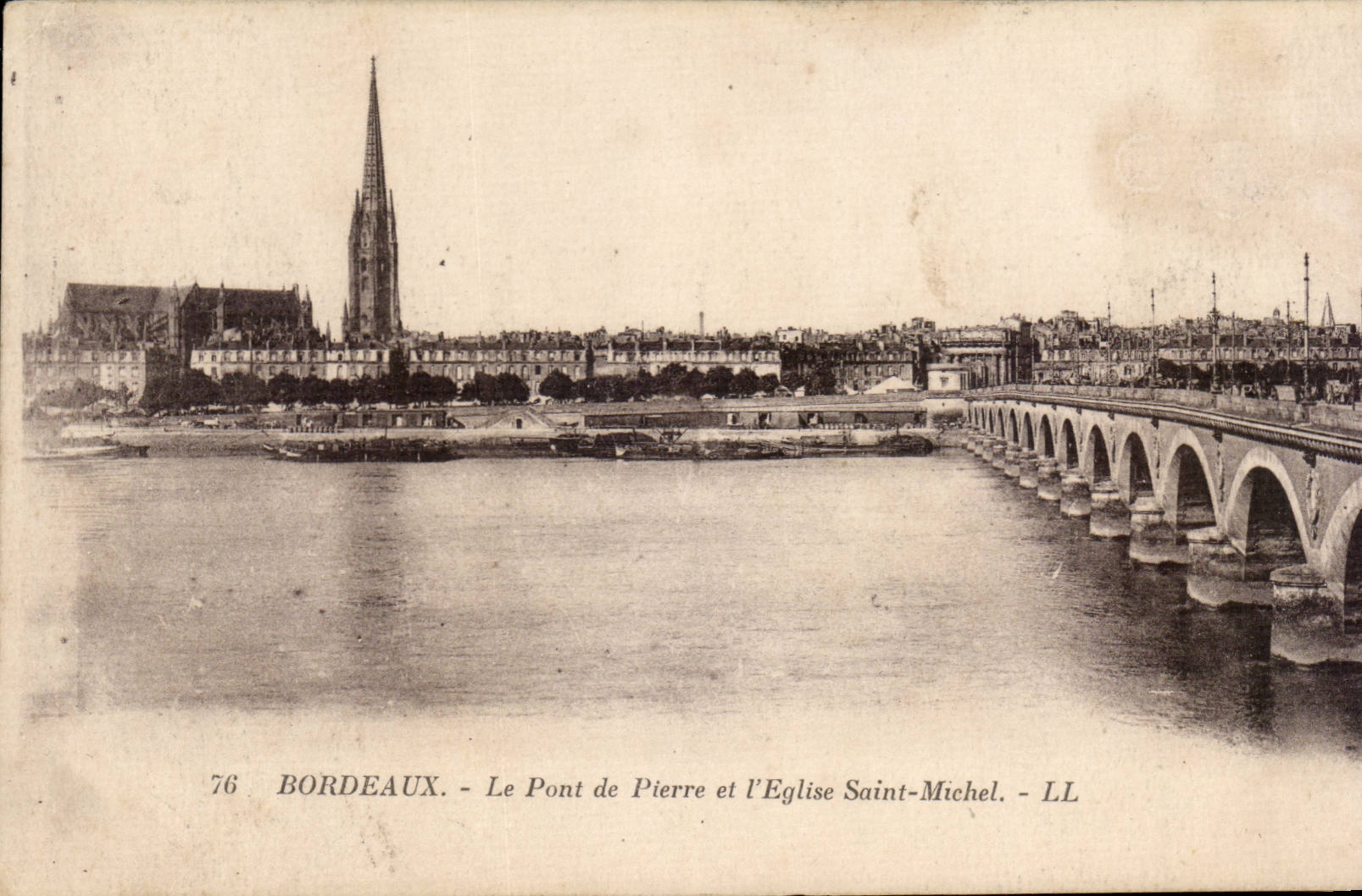 CPA Bordeaux the stone bridge and the church Saint Michel