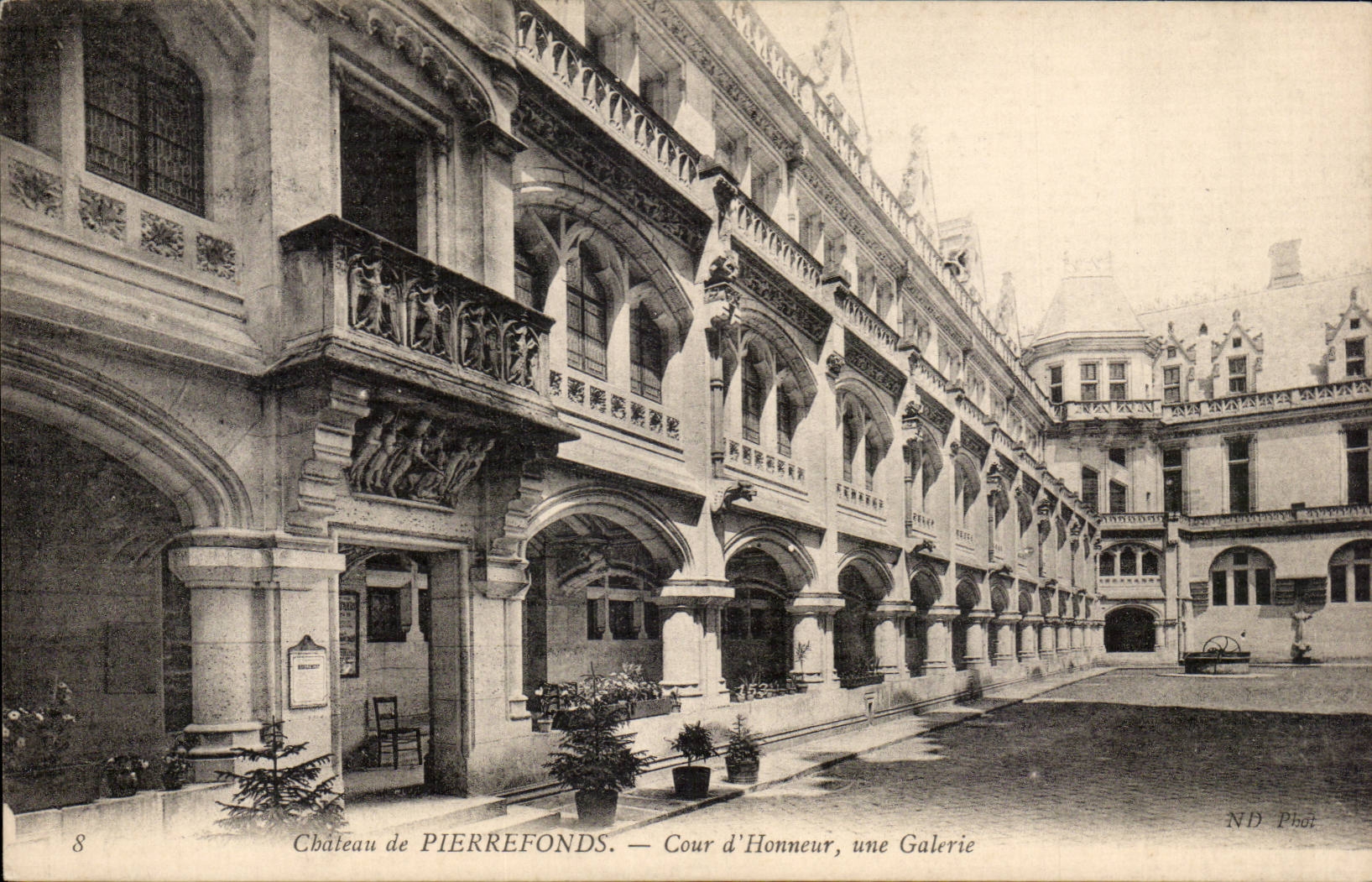CPA Schloss Pierrefonds des Haupthofes eine Galerie