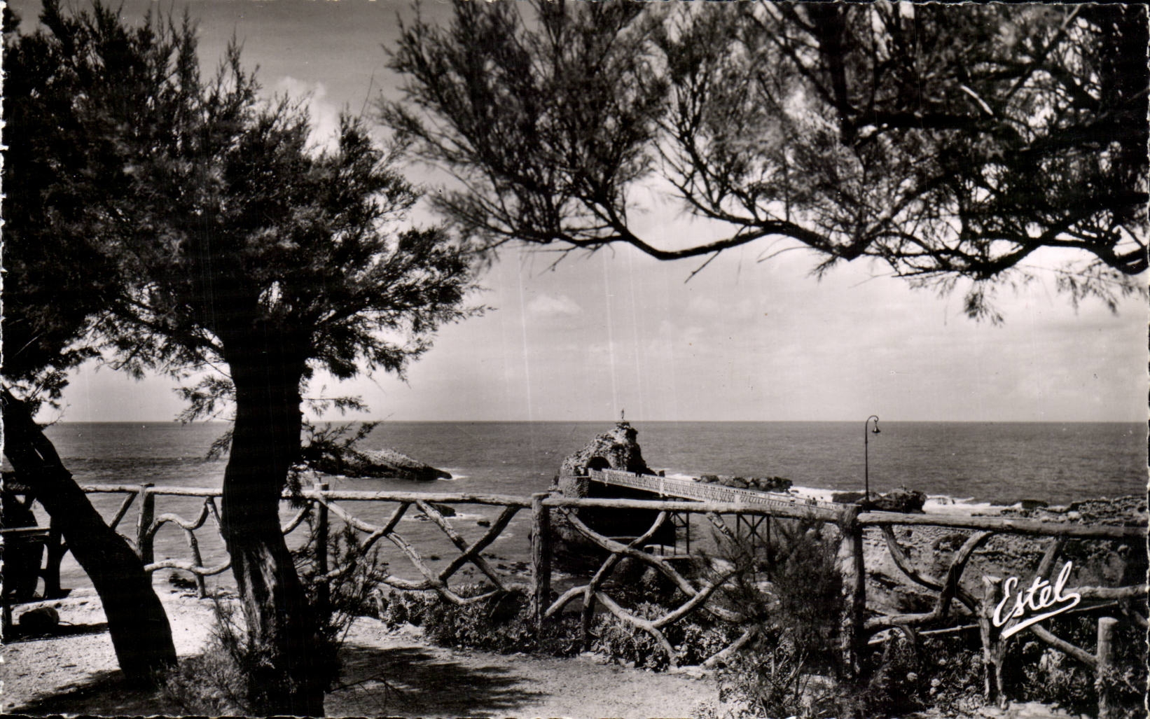CPSM Biarritz Vue sur le rocher de la vierge
