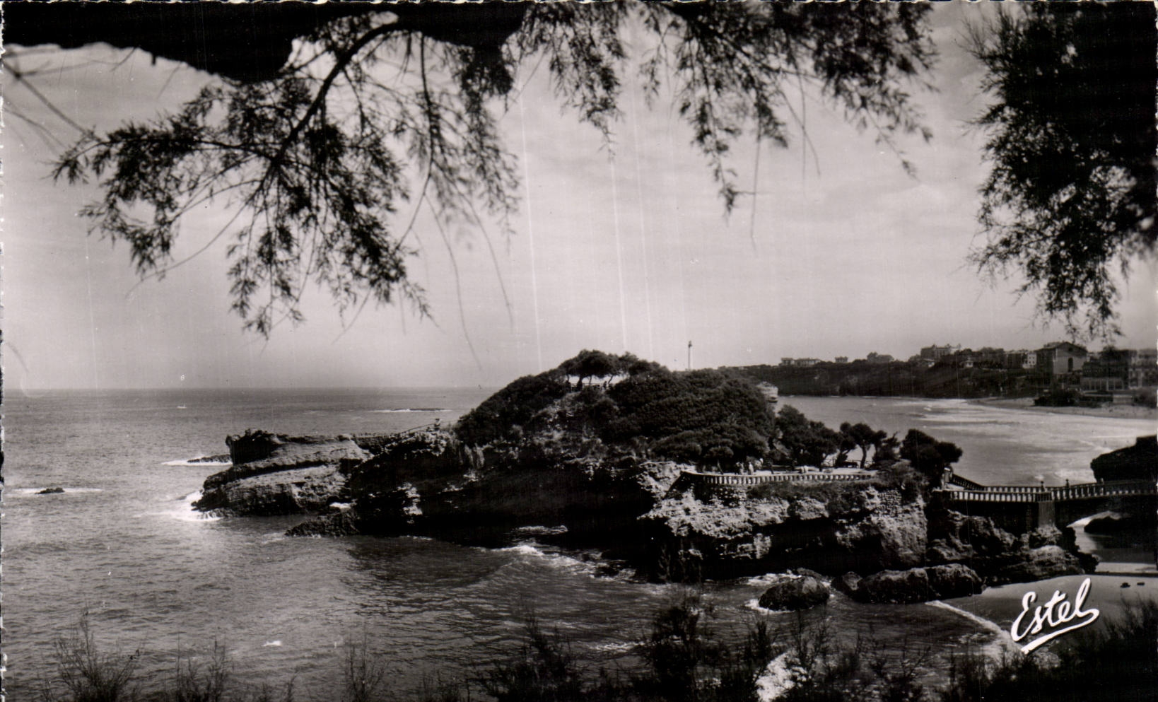 CPSM Biarritz Vue sur le rocher de Basta