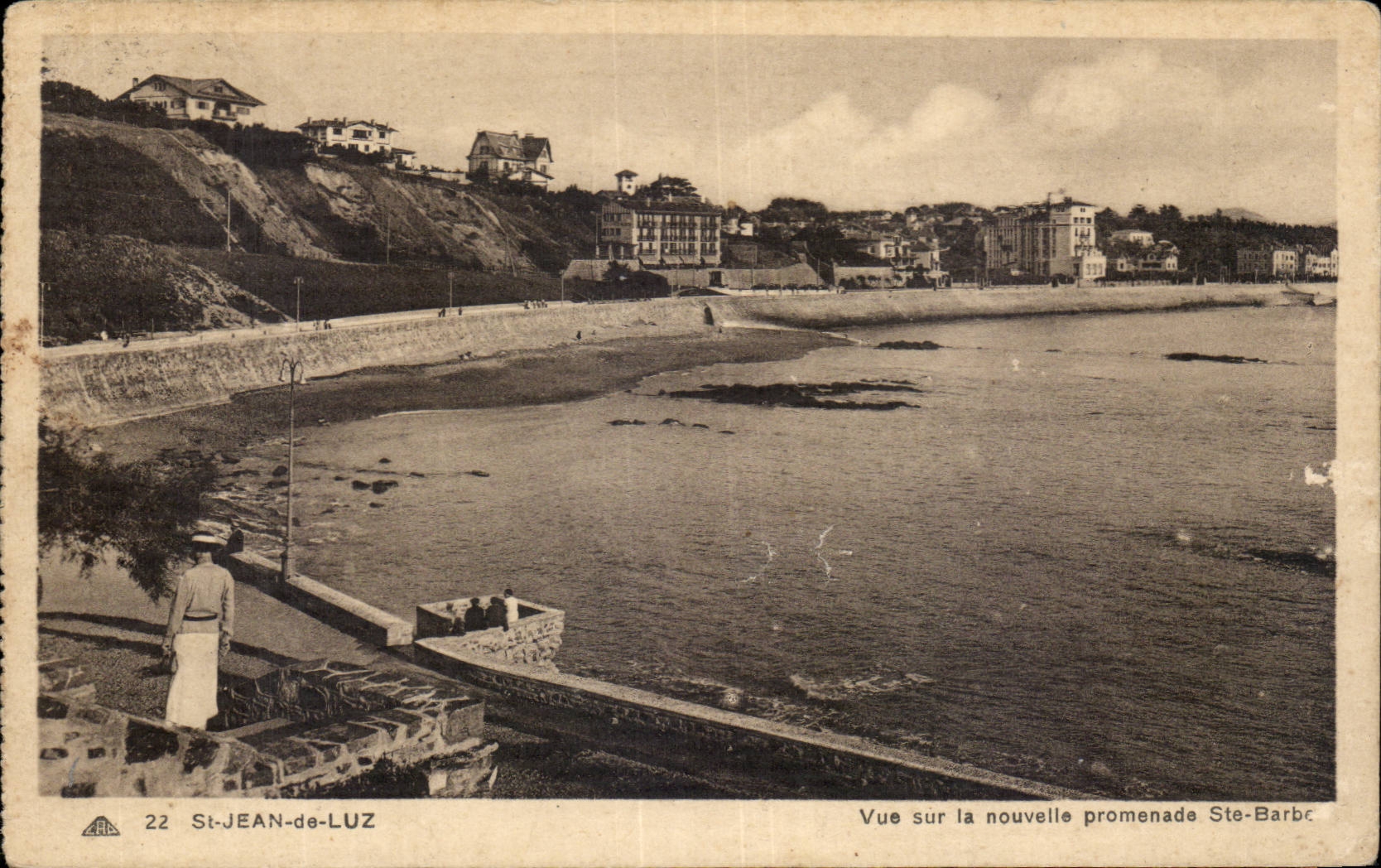 CPA St Jean de Luz Vue sur la nouvelle promenade Ste Barbe