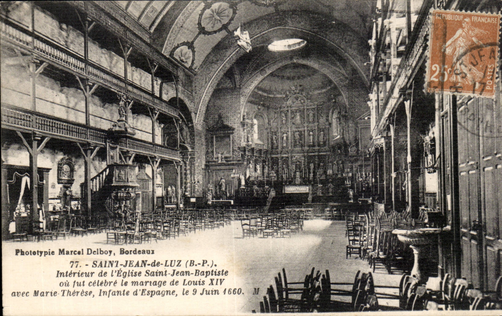 CPA St Jean de Luz Interieur de l'eglise Saint Jean Baptiste ou fut celebre le mariage de Louis XIV avec Marie Therese