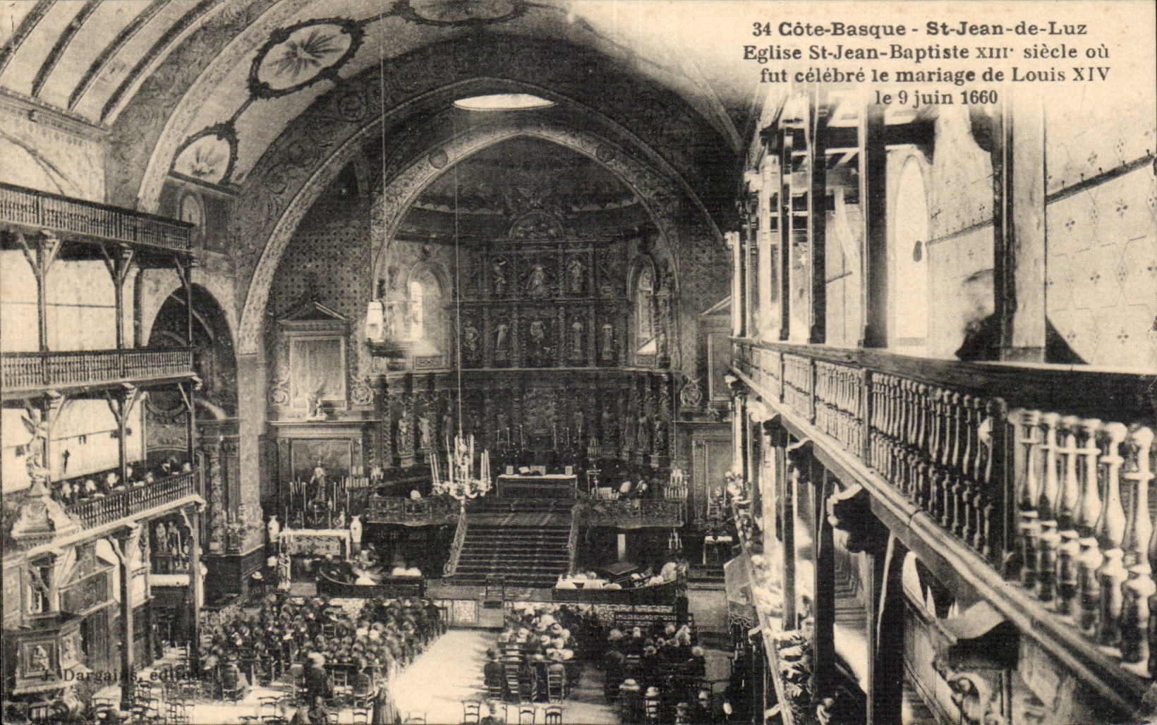 CPA St Jean de Luz Eglise Saint Jean Baptiste ou fut celebre le mariage de Louis XIV