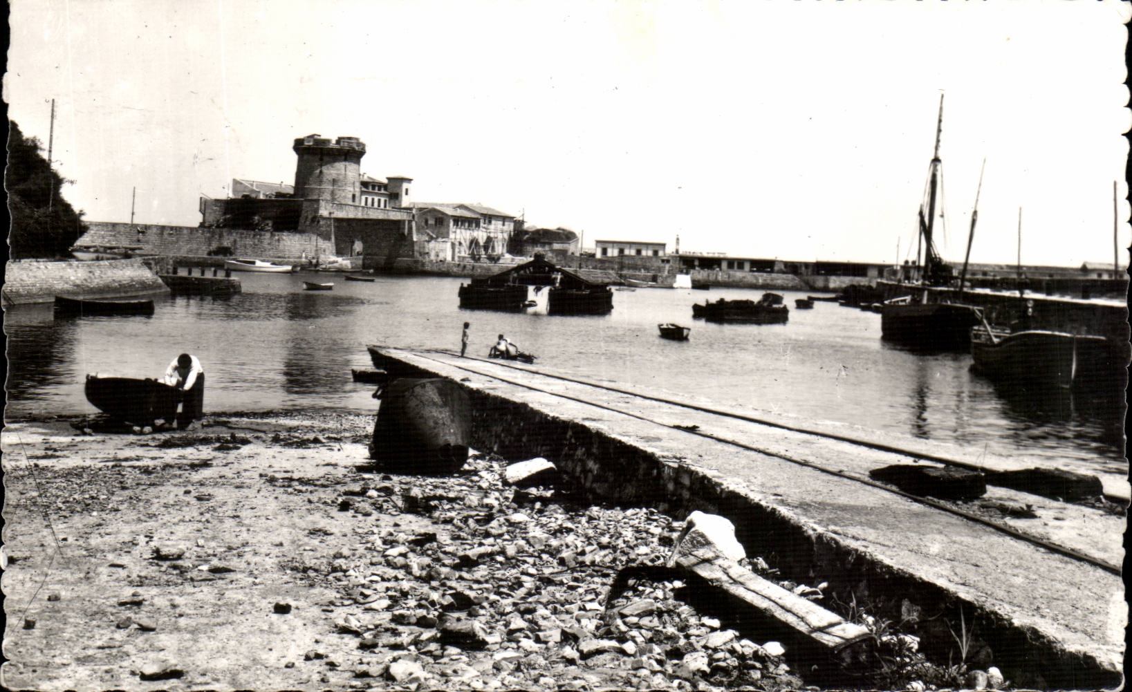 CPSM St Jean de Luz Le port au fort de Socoa