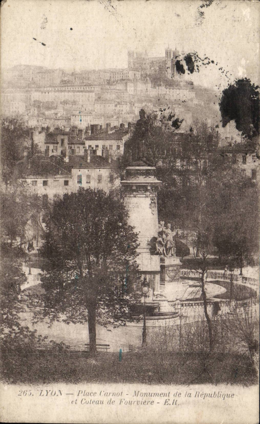 CPA Lyon Places Carnot Monument of the Republic and slope of Fourviere