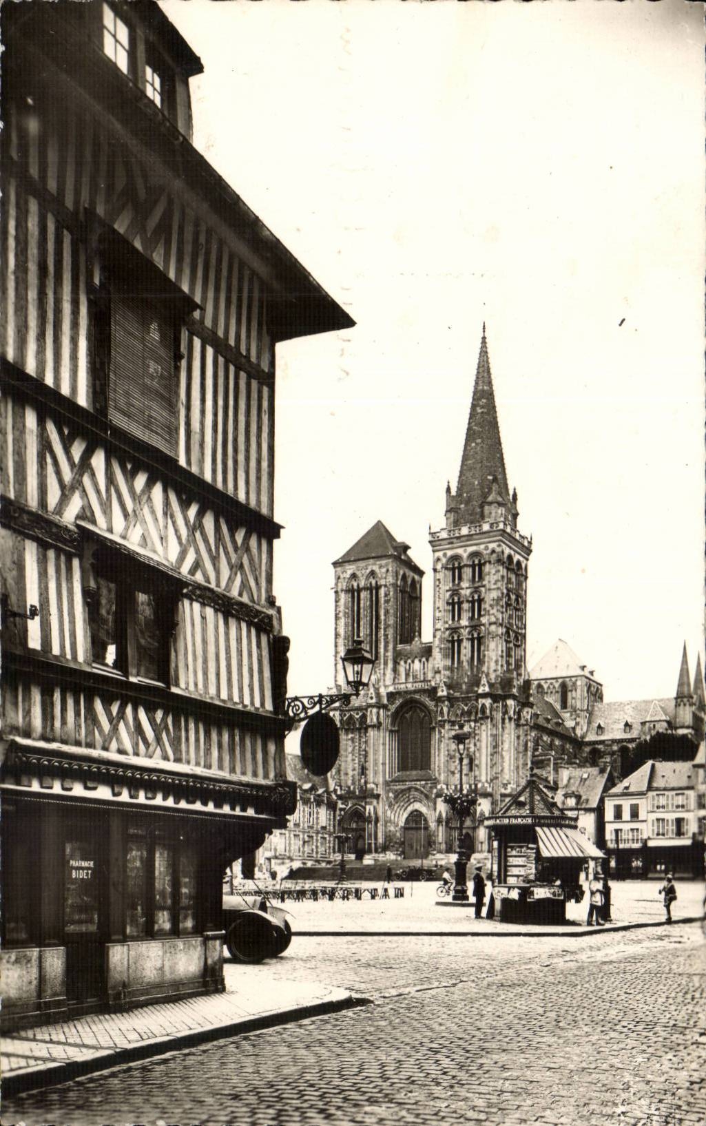 CPSM Lisieux die Kathedrale