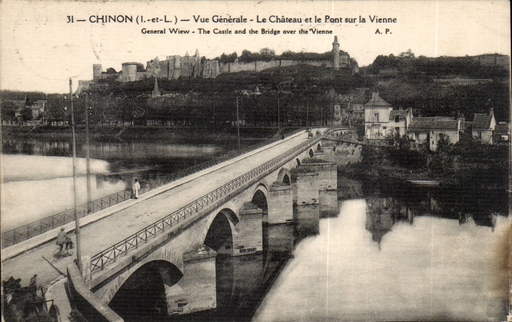 CPA Chinon View das Schloss und die Brucke auf Wien