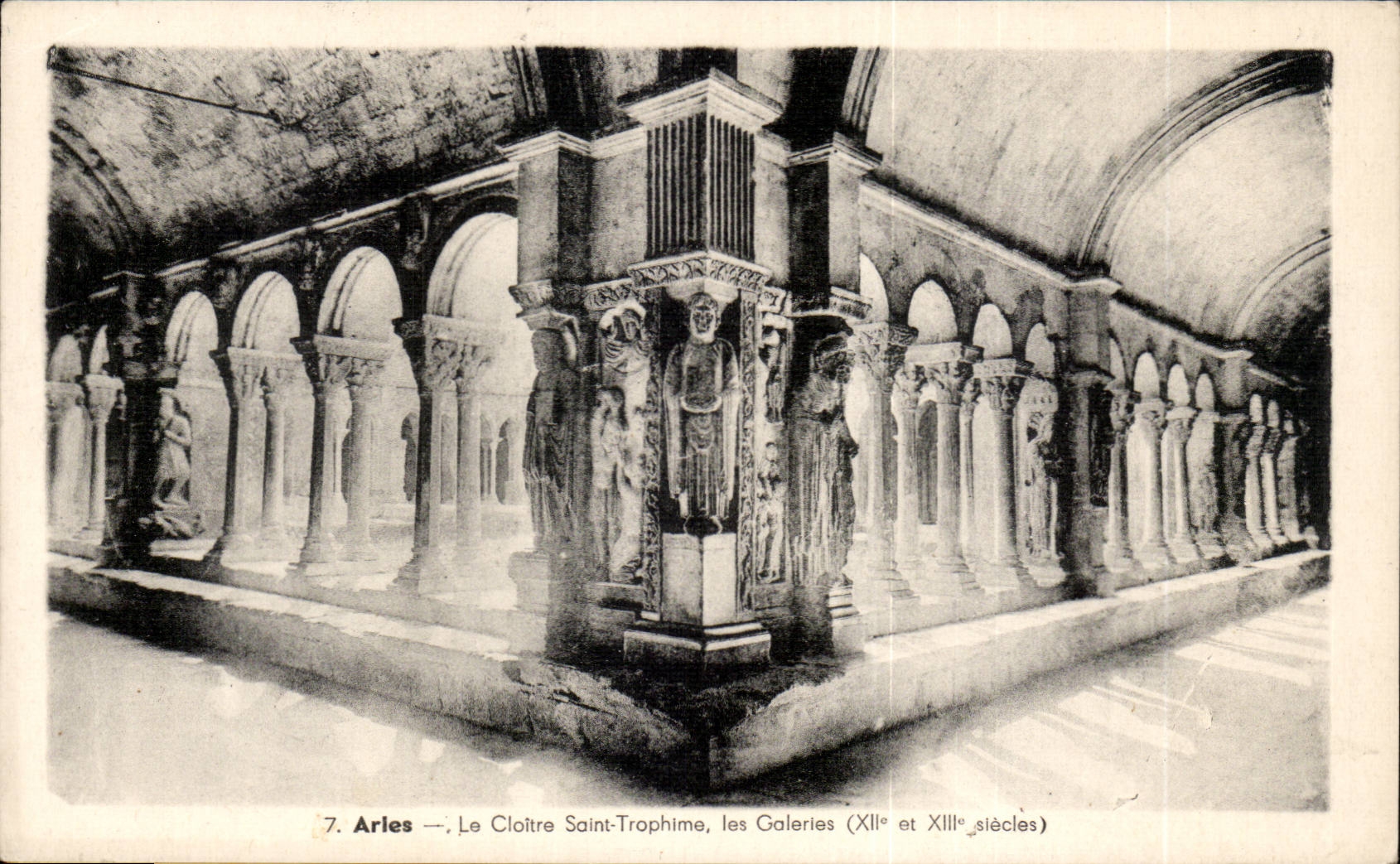 CPA Arles die Kloster Saint Trophime Galerien