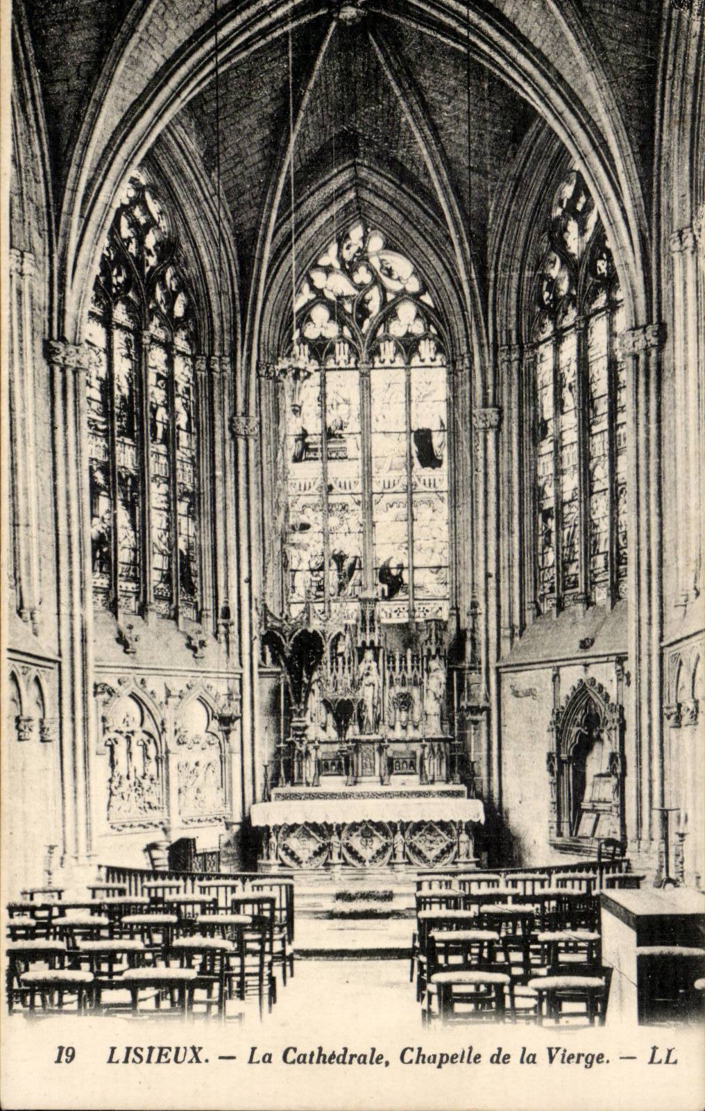 CPA Lisieux die Kathedrale Wolbung der Jungfrau