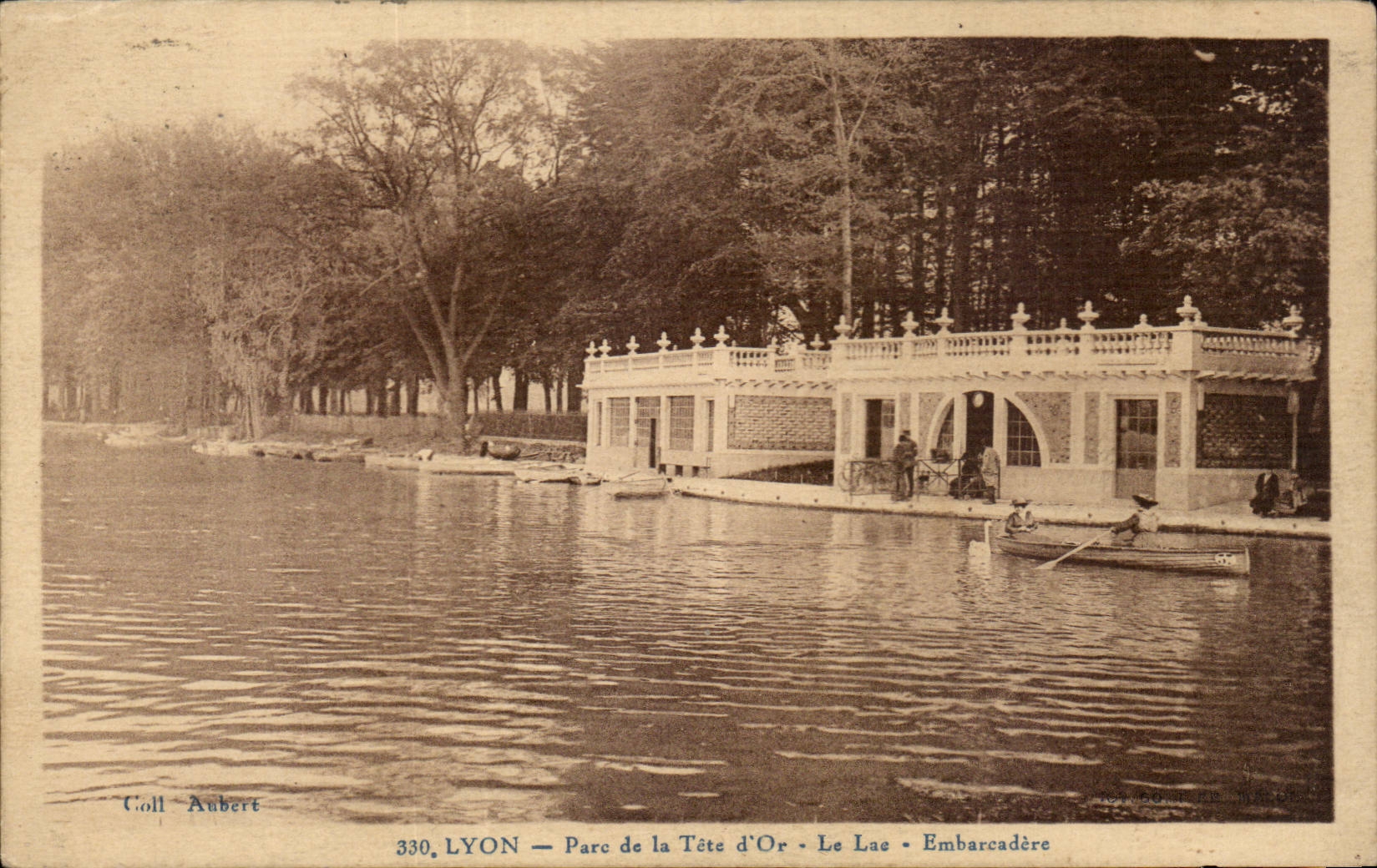 CPA Lyon Park of the gold Head the lake landing stage
