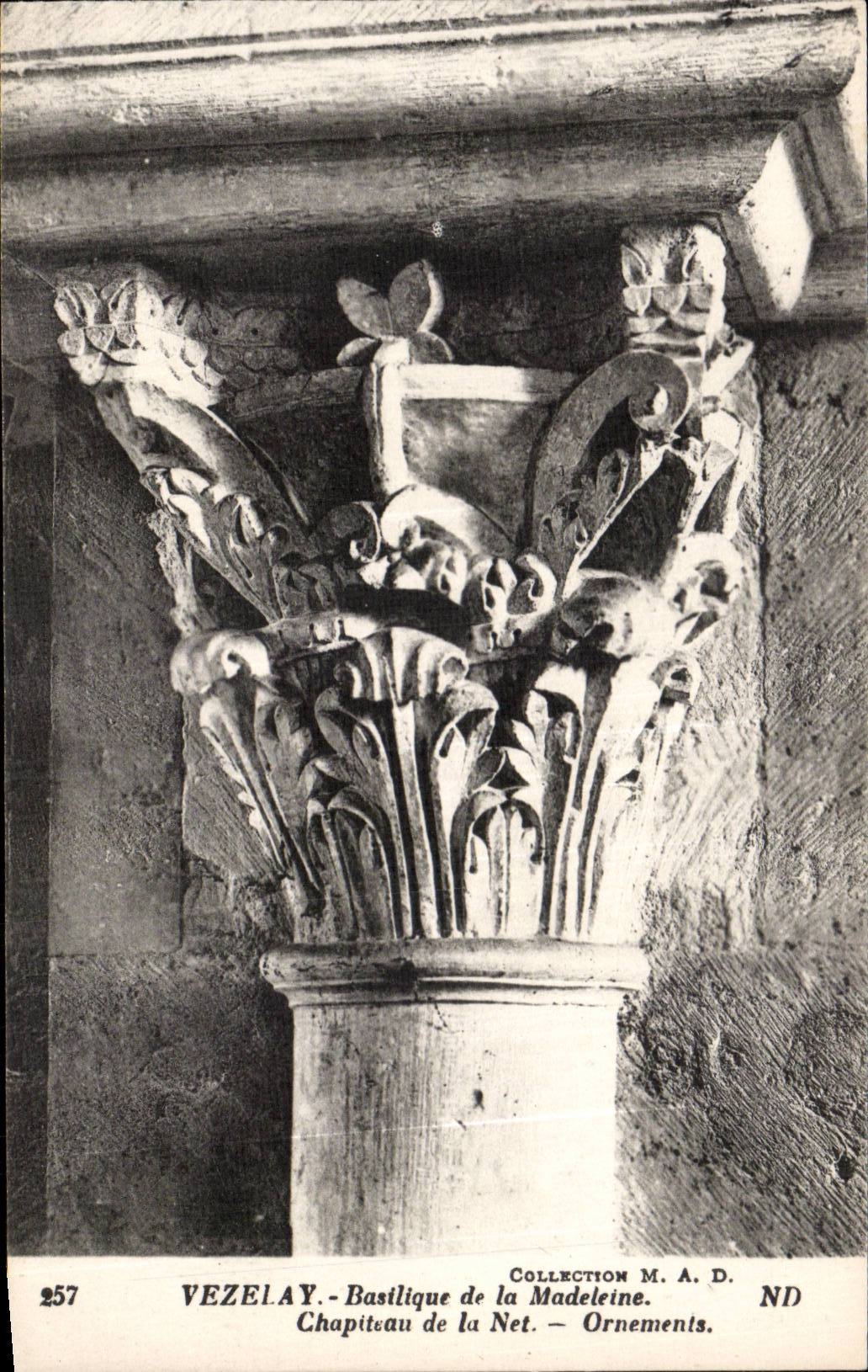 CPA Vezelay Basilica of the Madeleine Chapiteeau of the Net Ornaments