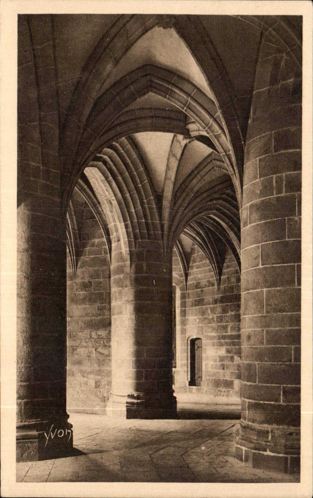 CPA Mont Saint Michel Crypt Abbey of the large pillars