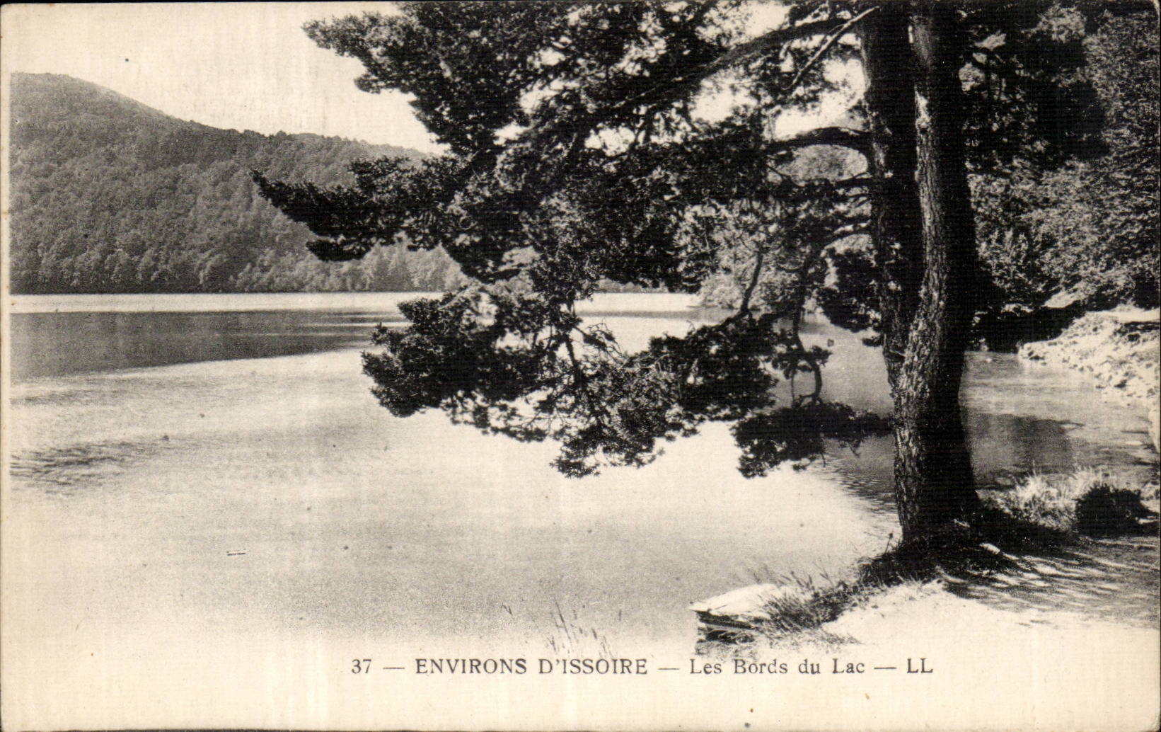 CPA Surroundings of Issoire edges of the lake
