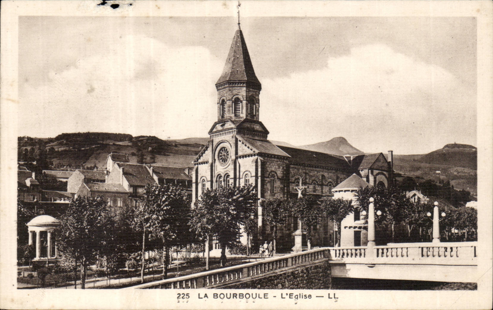CPA Auvergne Bourboule die Kirche