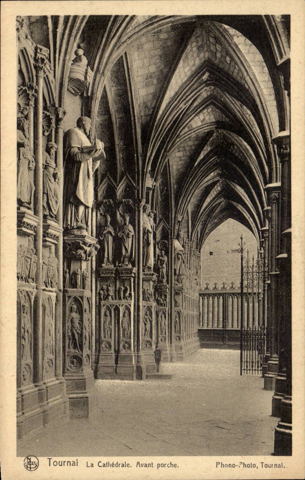 CPA Belgique Tournai La cathedrale Avant porche