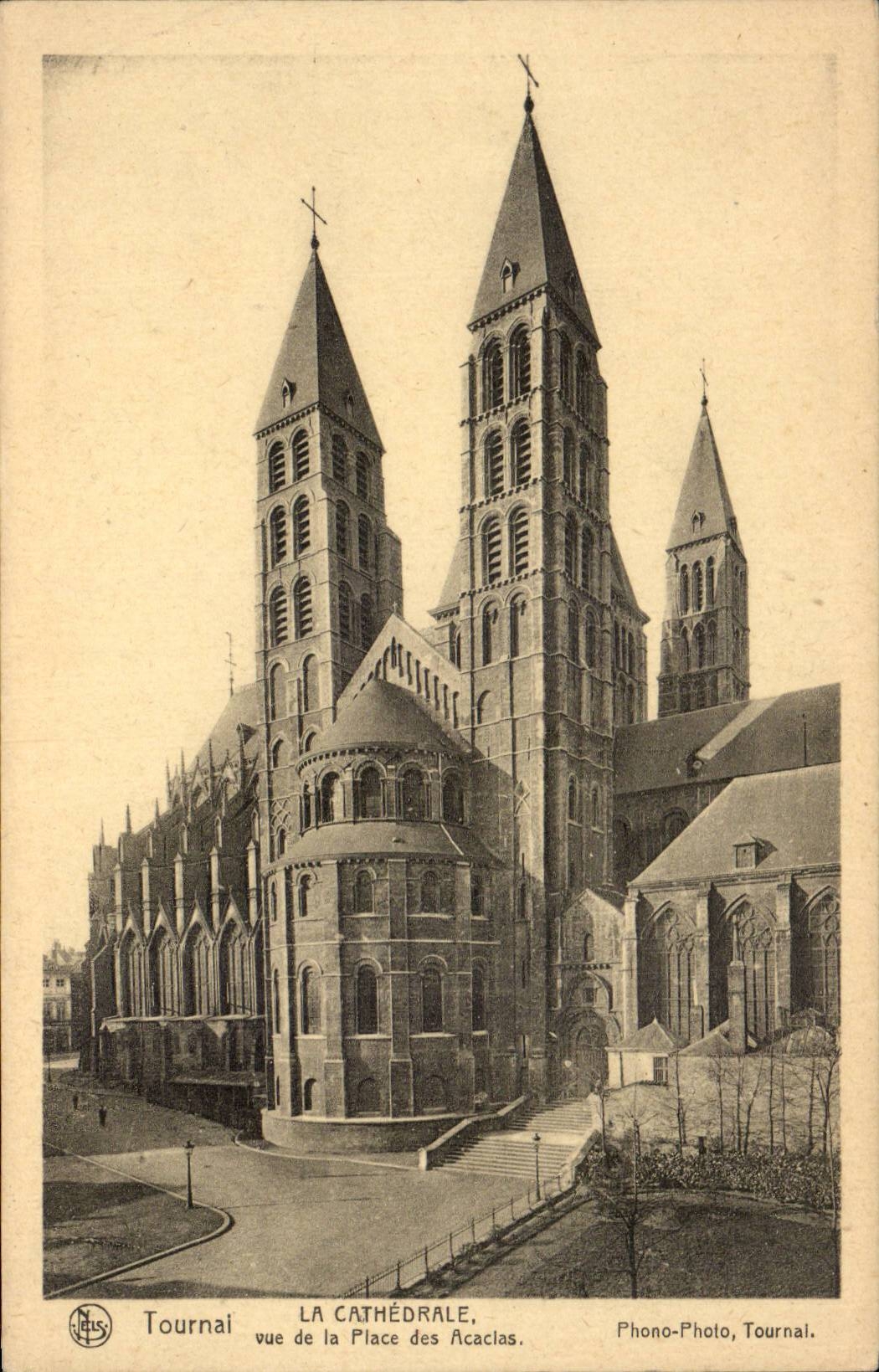 CPA Belgique Tournai la cathedrale vue de la place des Acacias