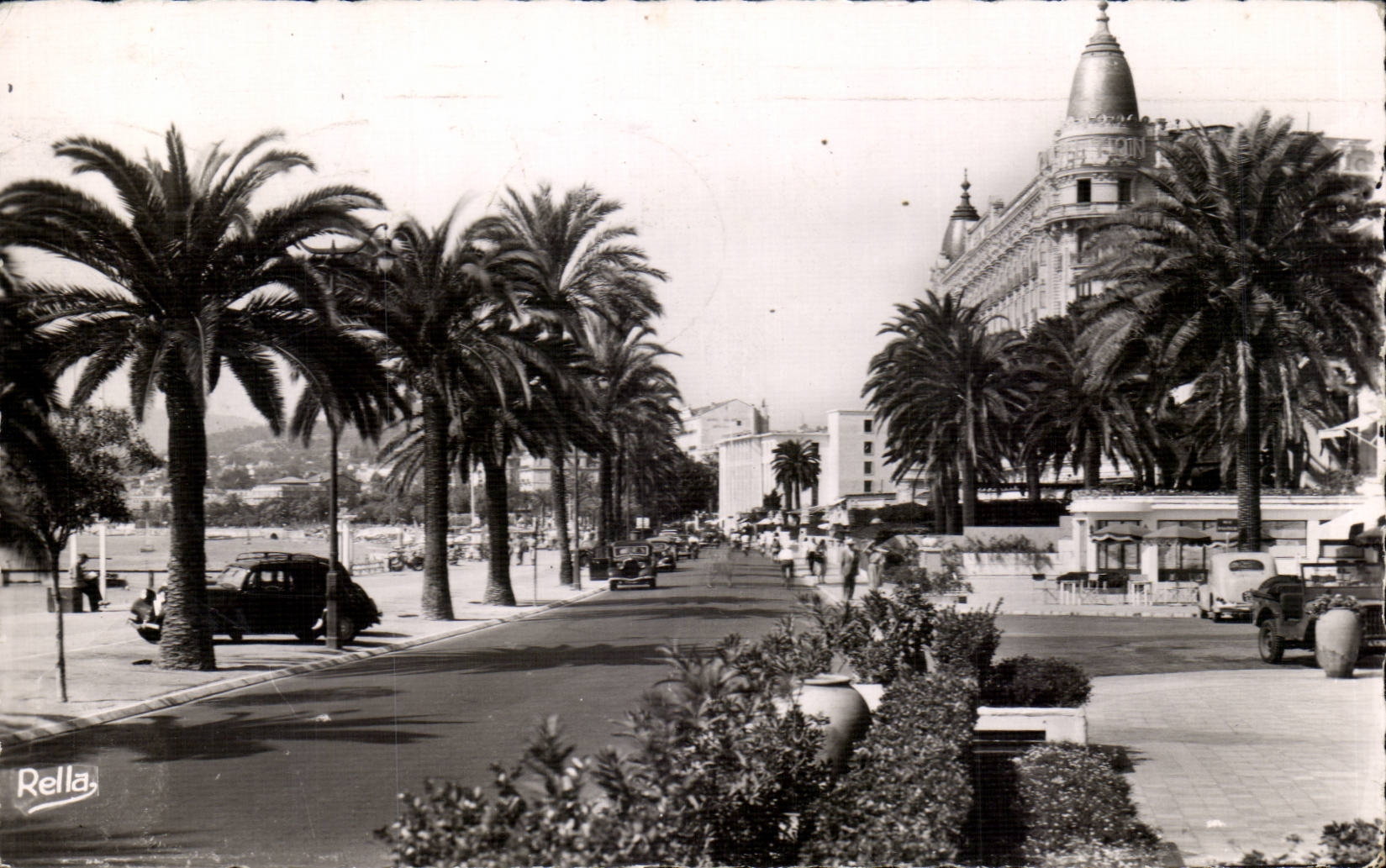 CPSM Cannes the boulevard of the Small cross Carlton and the palate of the festival