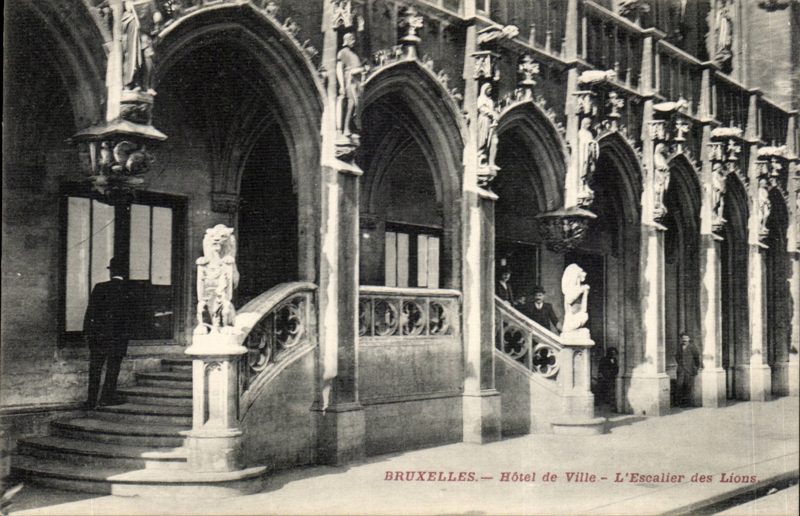CPA Brussels Town hall the staircase of the lions