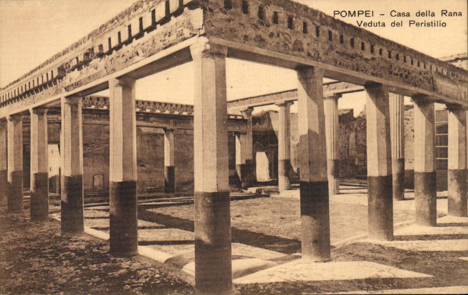 CPA Italy Italia Pompei Put delle Rana Veduta del Peristilio