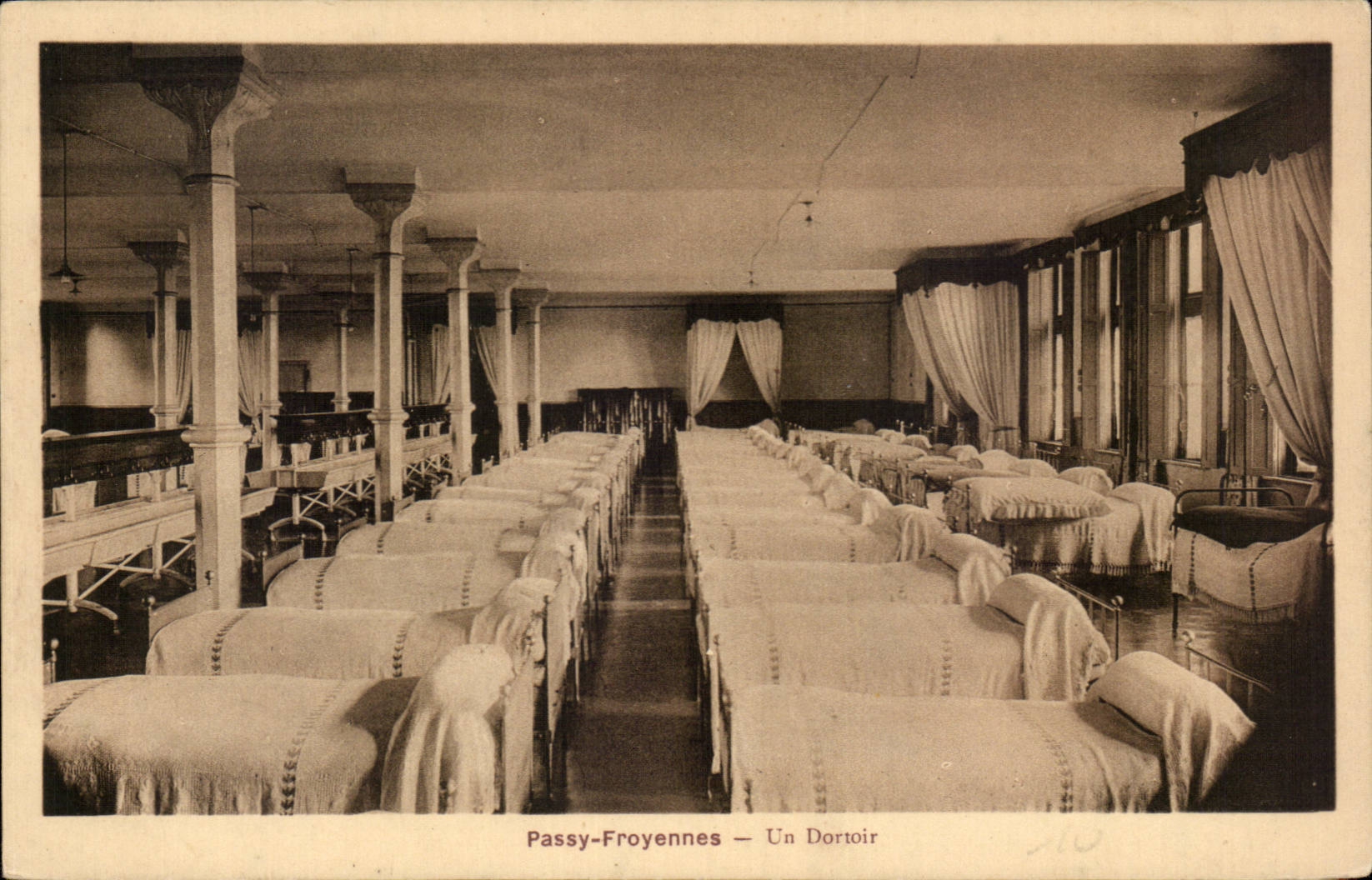 CPA Belgique Passy Froyennes Un dortoir