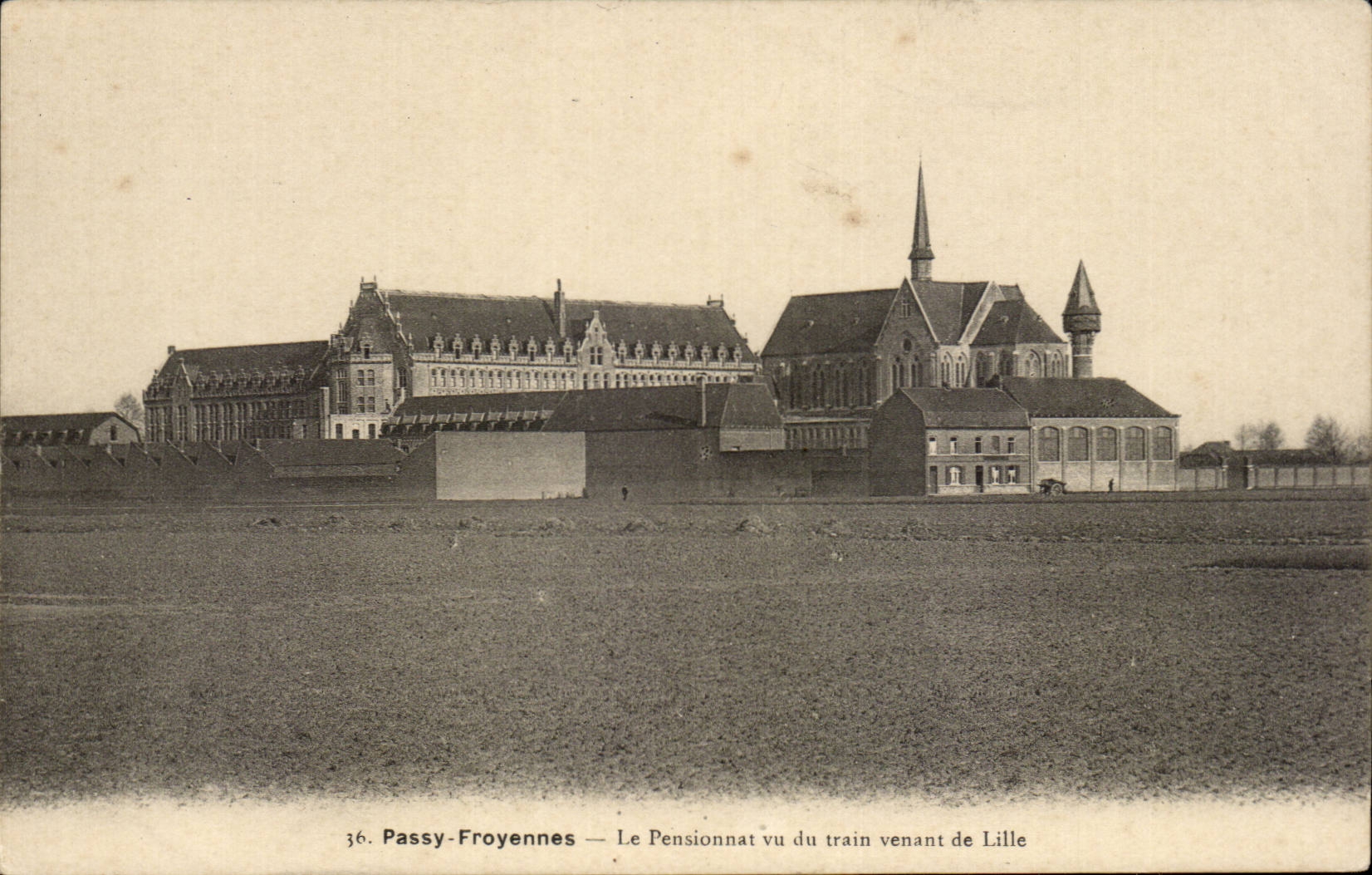 CPA Belgique Passy Froyennes Le pensionnat vu du train venant de Lille