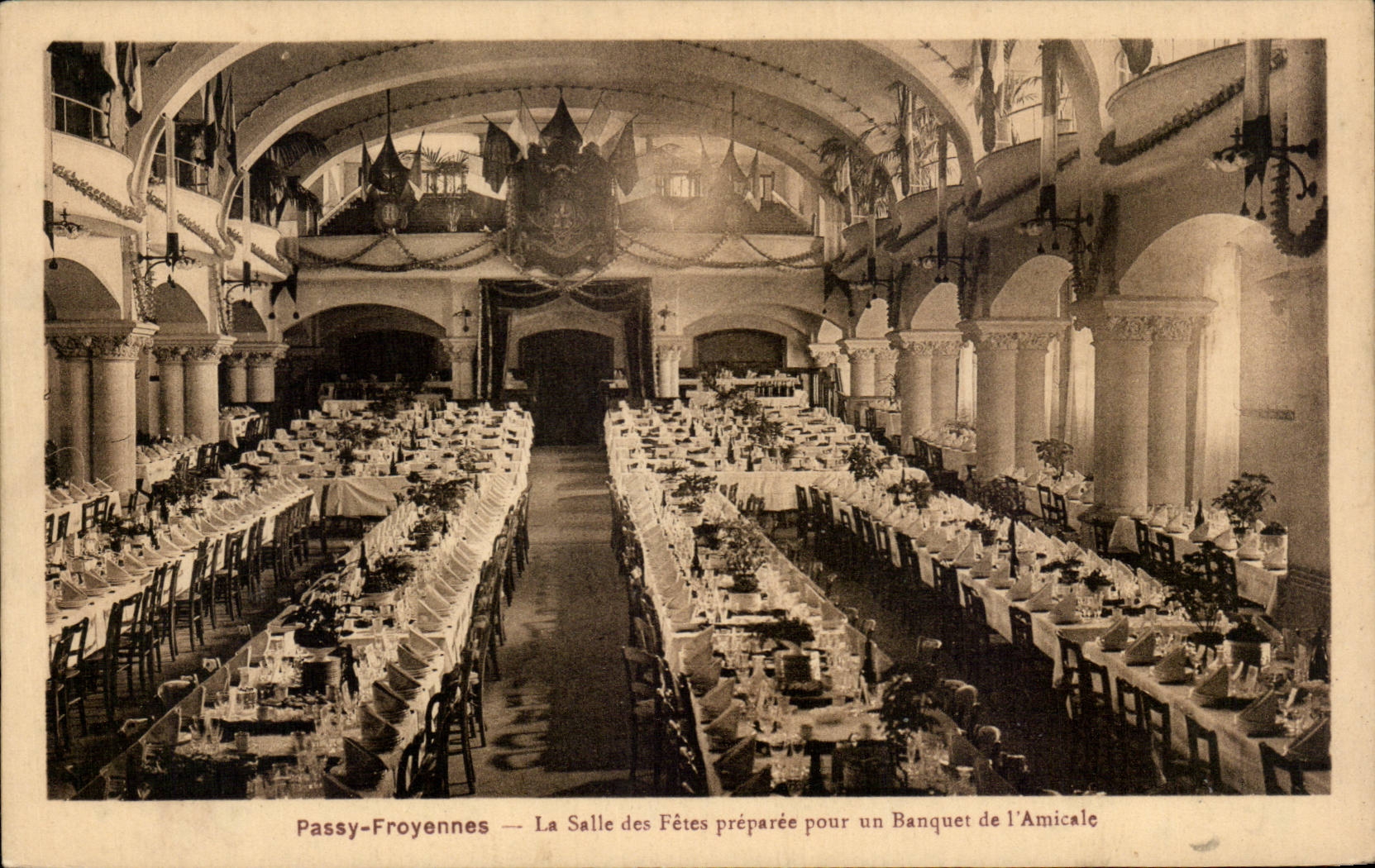 CPA Belgique Passy froyennes La salle des fetes preparee pour un banquet de l'amicale
