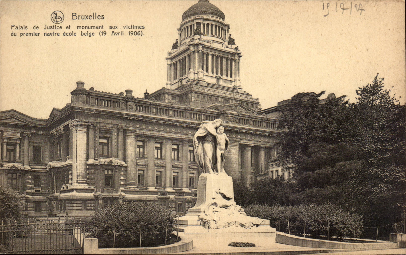 CPA Brussels Law courts and monument to the victims of the first Belgian ship school (April 19th 1906)